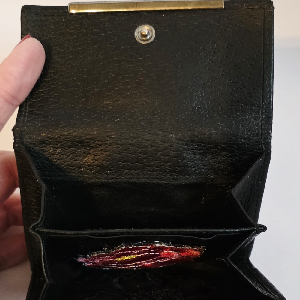Gucci Black Compact Monogram Rehabbed Wallet With Floral Embroidered Patches - Picture 5 of 15